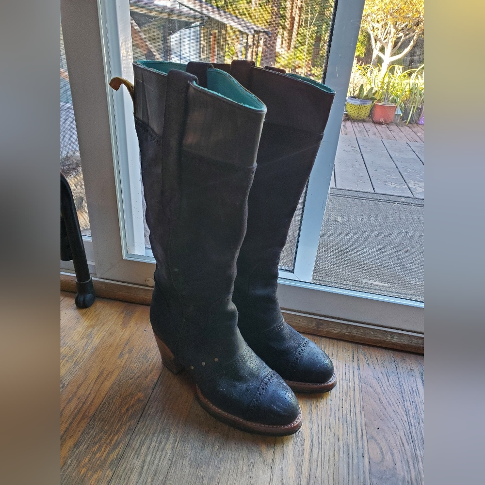 Pskaufman boots size 6 never worn